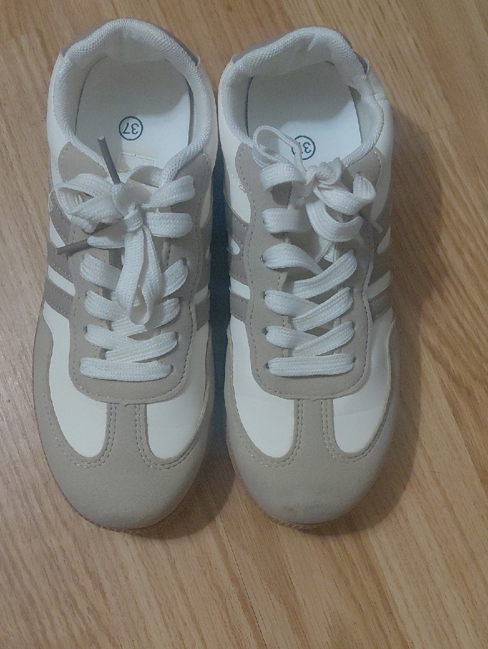 Source Unknown White and Beige Women's Lace-Up Sneakers